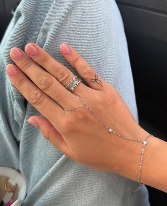 Retiazkový "handchain" náramok Athena strieborný